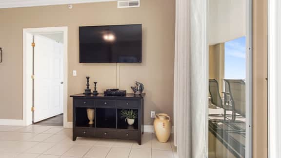 Emerald Isle 1808 - Front row chair service included! Affordable rates!