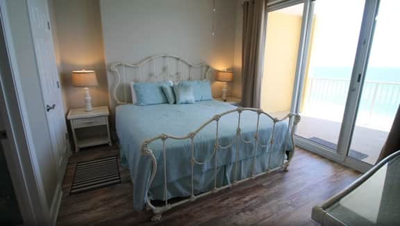 Emerald Isle 1006 - Front row beach chair service included! Affordable rates!