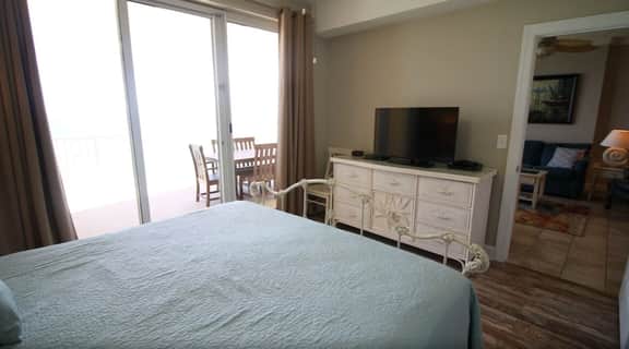 Emerald Isle 1006 - Front row beach chair service included! Affordable rates!