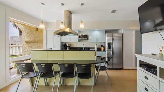 Latitude 3 - Spectacular oceanfront views!2BD/2BA. Sleeps 6