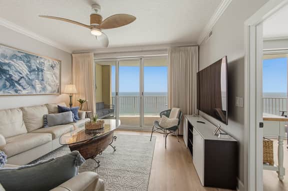 Emerald Isle 2201-End-Unit Retreat-Complimentary Front-Row Chairs Included